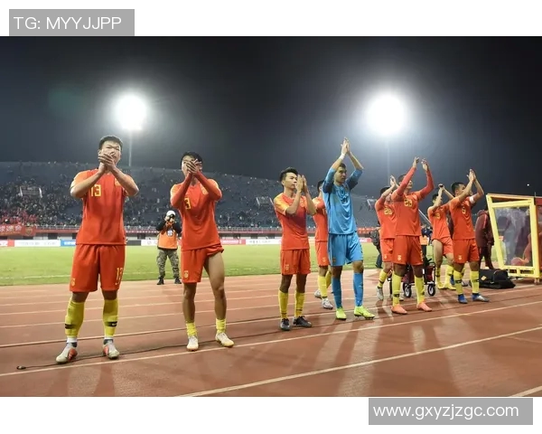 中国足球队迎战世界强队 展现全新战术布局力争突破世界杯门槛